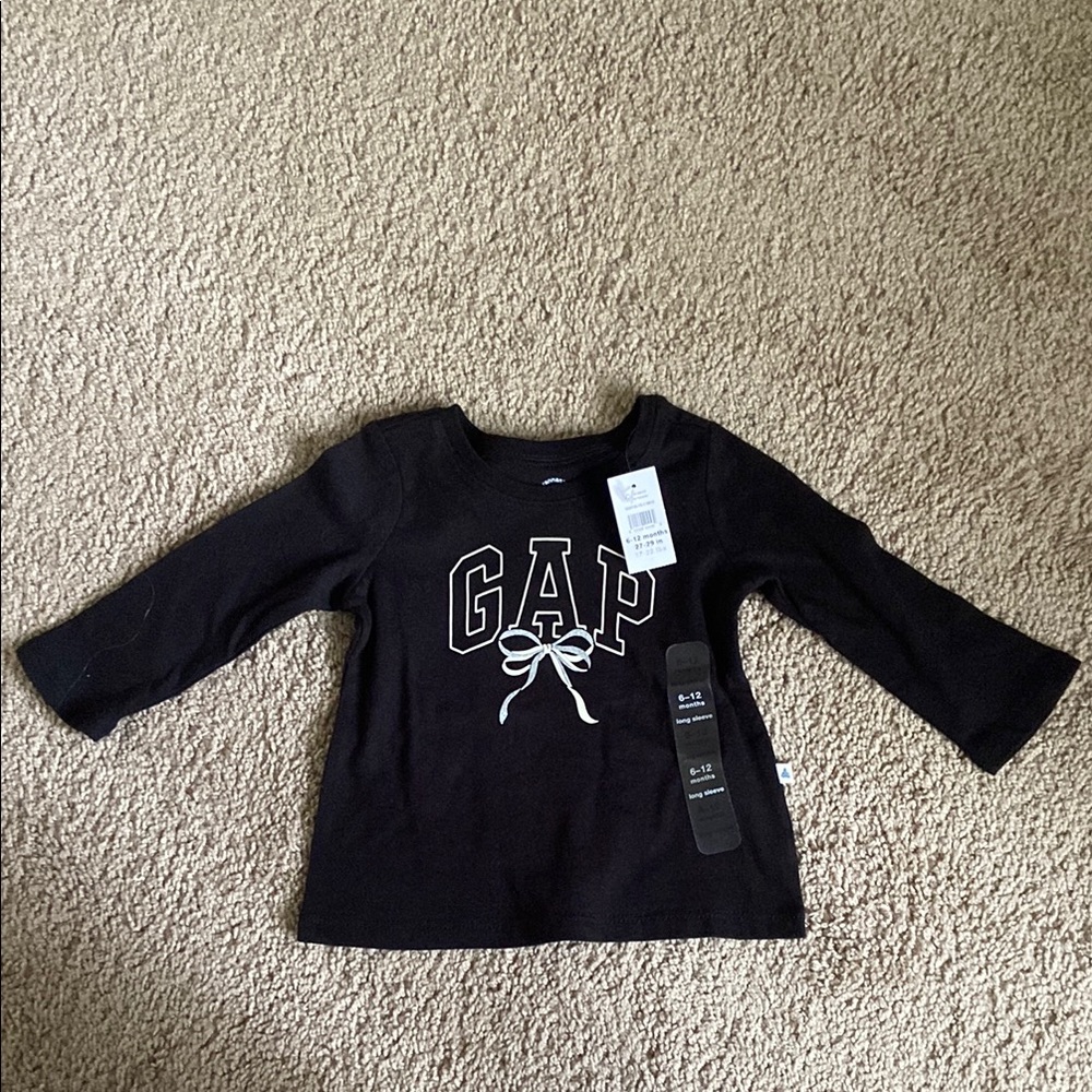 GAP Black Long Sleeve Tee with Graphic Design